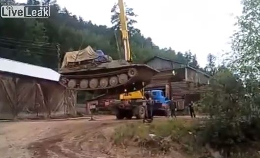 ΒΙΝΤΕΟ-Το τανκ έγινε παλιοσίδερα