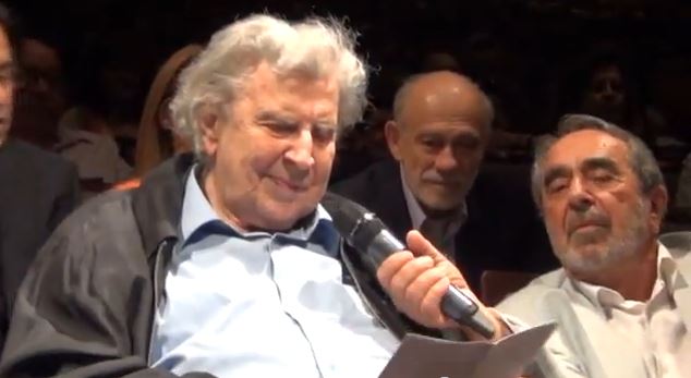 Καλά εξελίσσεται η υγεία του Μίκη Θεοδωράκη