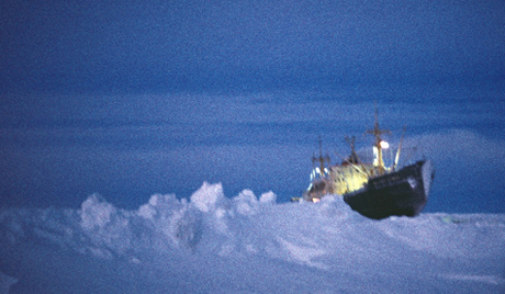 Ρωσικό πλοίο κόλλησε στην Ανταρκτική