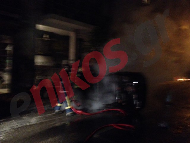 ΦΩΤΟ-Κατασβέστηκε η φωτιά στο ΙΧ