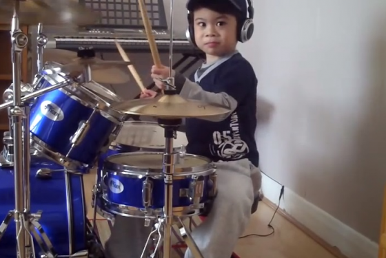 ΒΙΝΤΕΟ-Ο 4χρονος ντράμερ που σαρώνει στο διαδίκτυο