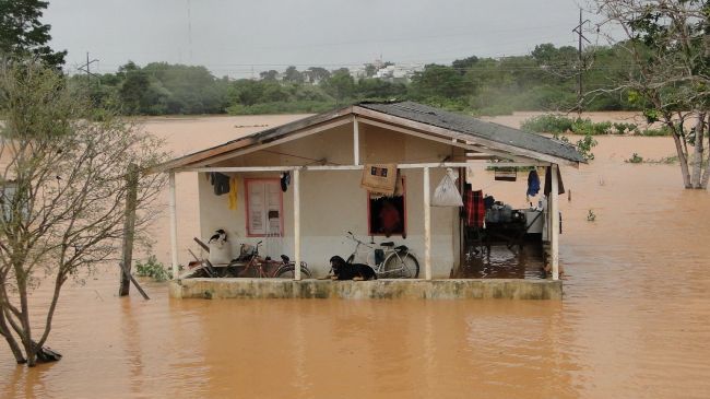 Βραζιλία: 30 νεκροί από τις πλημμύρες