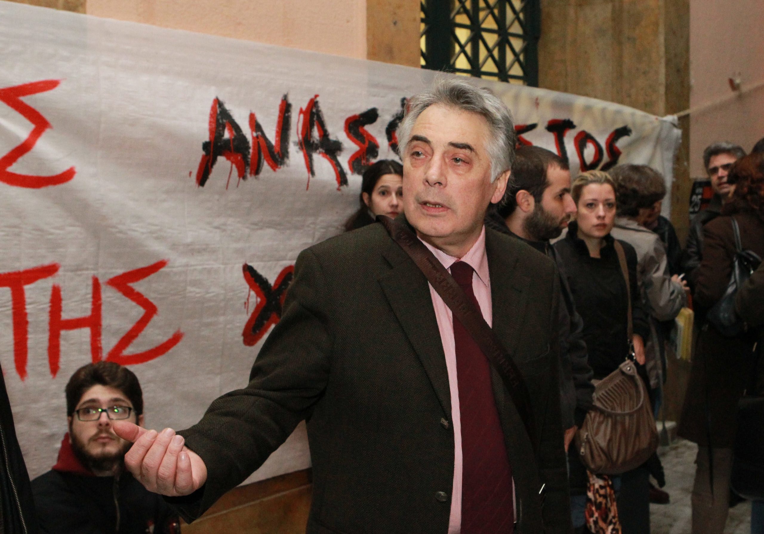 Στο πλευρό του Πελεγρίνη η σύγκλητος του ΑΠΘ