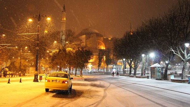 ΒΙΝΤΕΟ-Πρωτοφανής χιονόπτωση στην Κωνσταντινούπολη