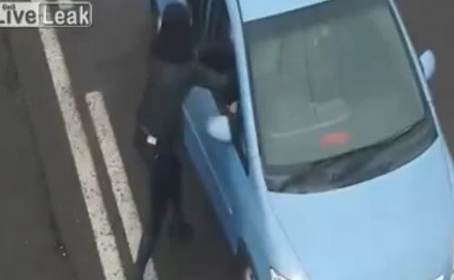 ΒΙΝΤΕΟ-Σπρέι το όπλο της οδηγού