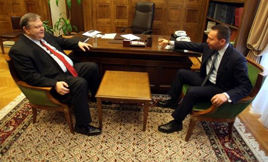 Σενάρια ανασχηματισμού λόγω… Στουρνάρα