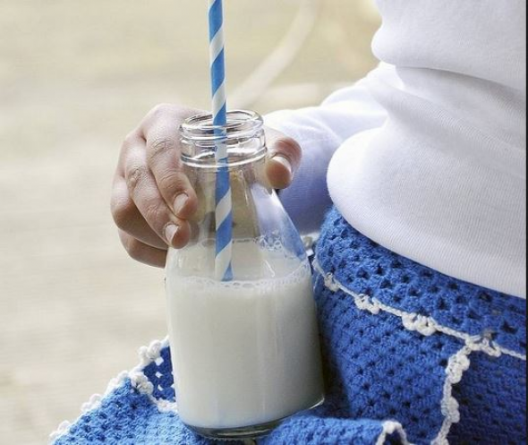 Από αύριο φθηνό γάλα στα σχολεία