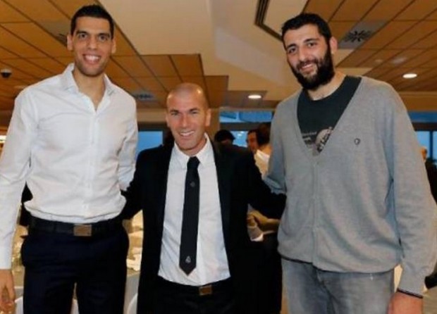 ΦΩΤΟ-Ο Μπουρούσης με Ζιντάν και Μπενζεμά