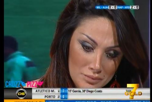 ΒΙΝΤΕΟ-Σεξοβόμβα έκλαψε για τη Νάπολι