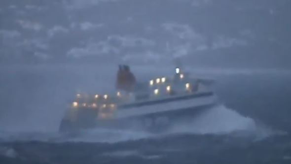 ΒΙΝΤΕΟ-Το Blue Star Ithaki κι η μάχη με τα κύματα