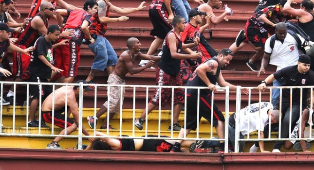 ΒΙΝΤΕΟ-Άγριες συμπλοκές χούλιγκαν στη Βραζιλία