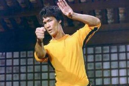 Δημοπρατήθηκε η στολή του Μπρους Λι