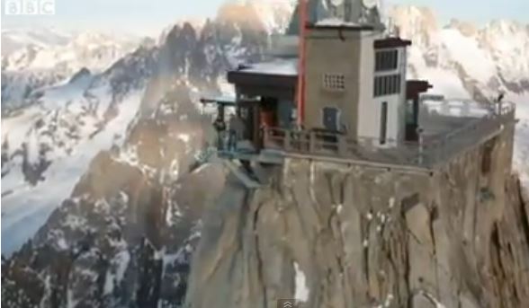 ΒΙΝΤΕΟ-Το γυάλινο “κουτί” των Άλπεων