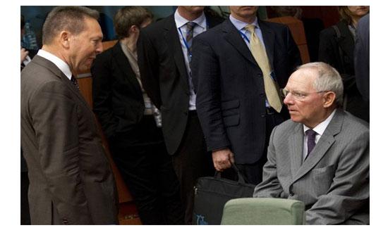 Ο Σόιμπλε τραγούδησε το Happy Birthday στον Στουρνάρα