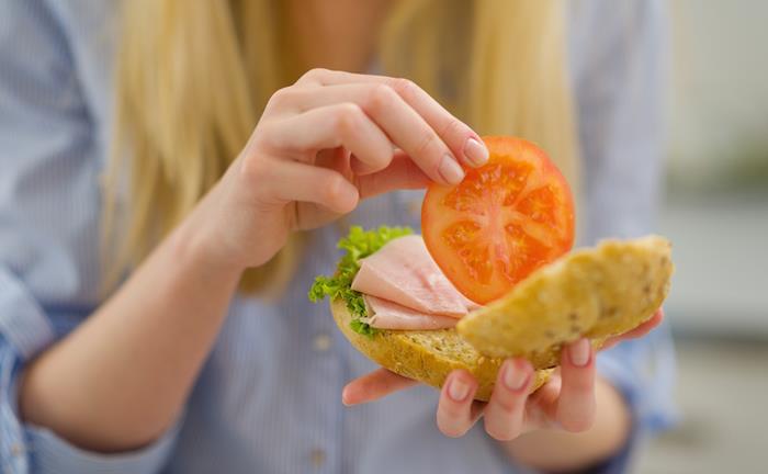 17 τροφές κατά του καρκίνου του μαστού