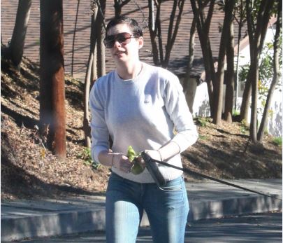 ΦΩΤΟ-Το δώρο της Anne Hathaway στον παπαράτσο