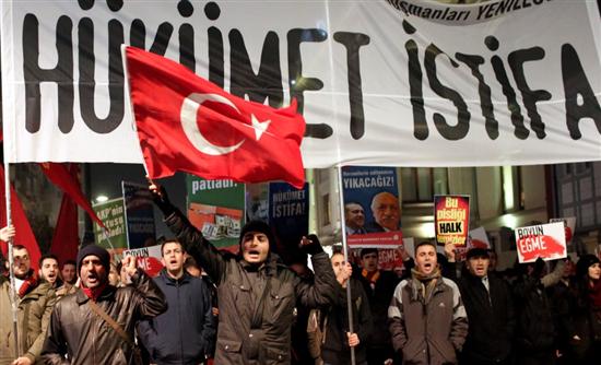«Βράζει» η Τουρκία-«Ξήλωσε» δέκα υπουργούς ο Ερντογάν
