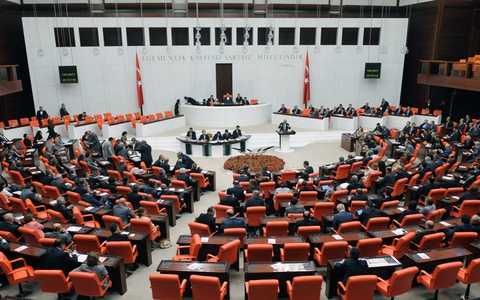 Νέες παραιτήσεις βουλευτών στην Τουρκία