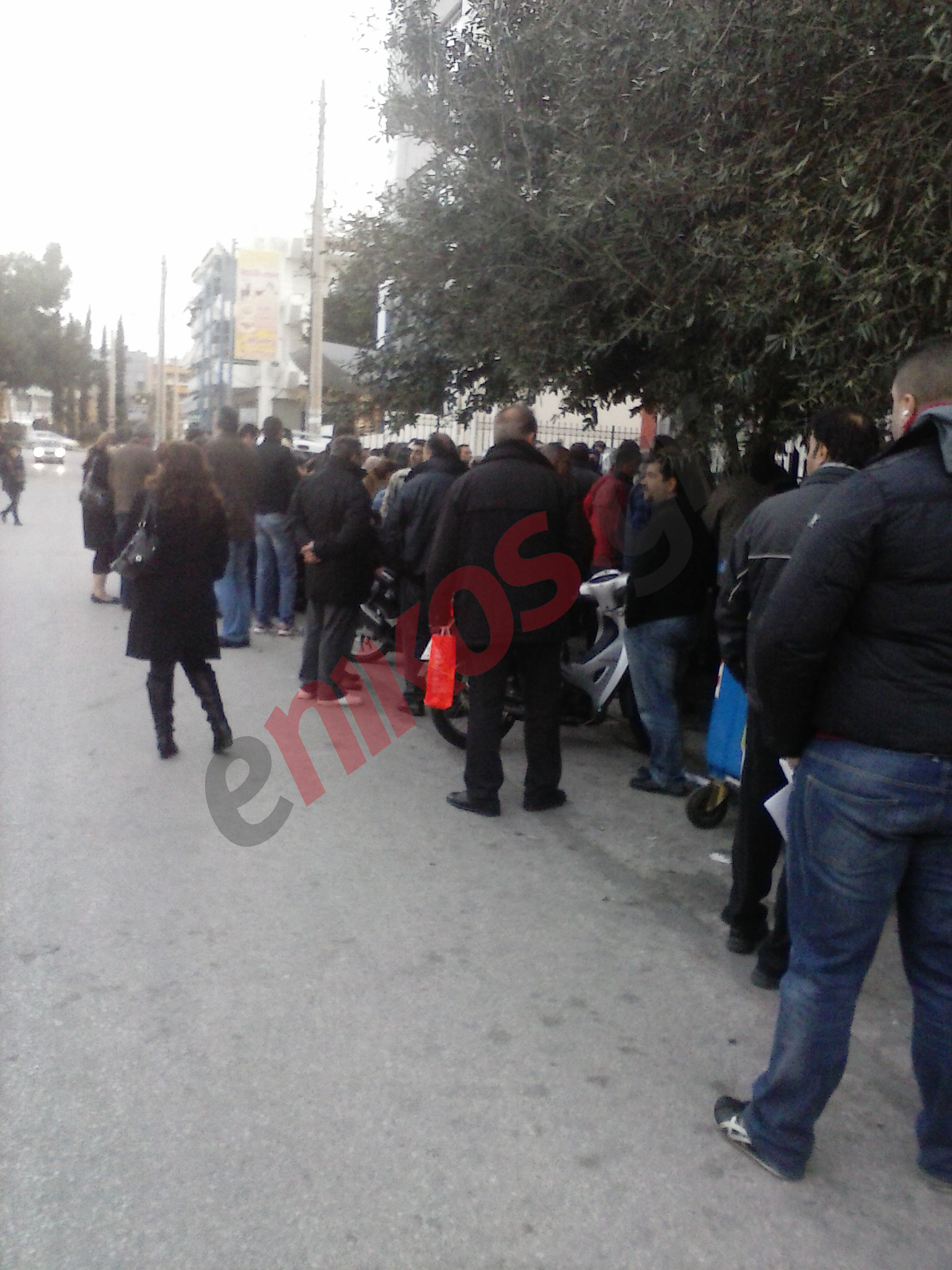 ΦΩΤΟ-Ουρές και στην Β’ ΔΟΥ Περιστερίου