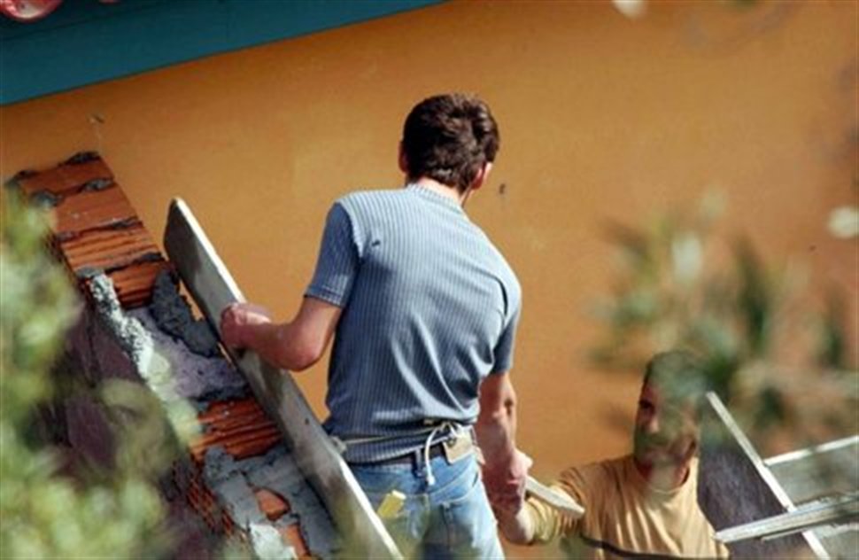 «Καμπάνες» για αδήλωτη εργασία