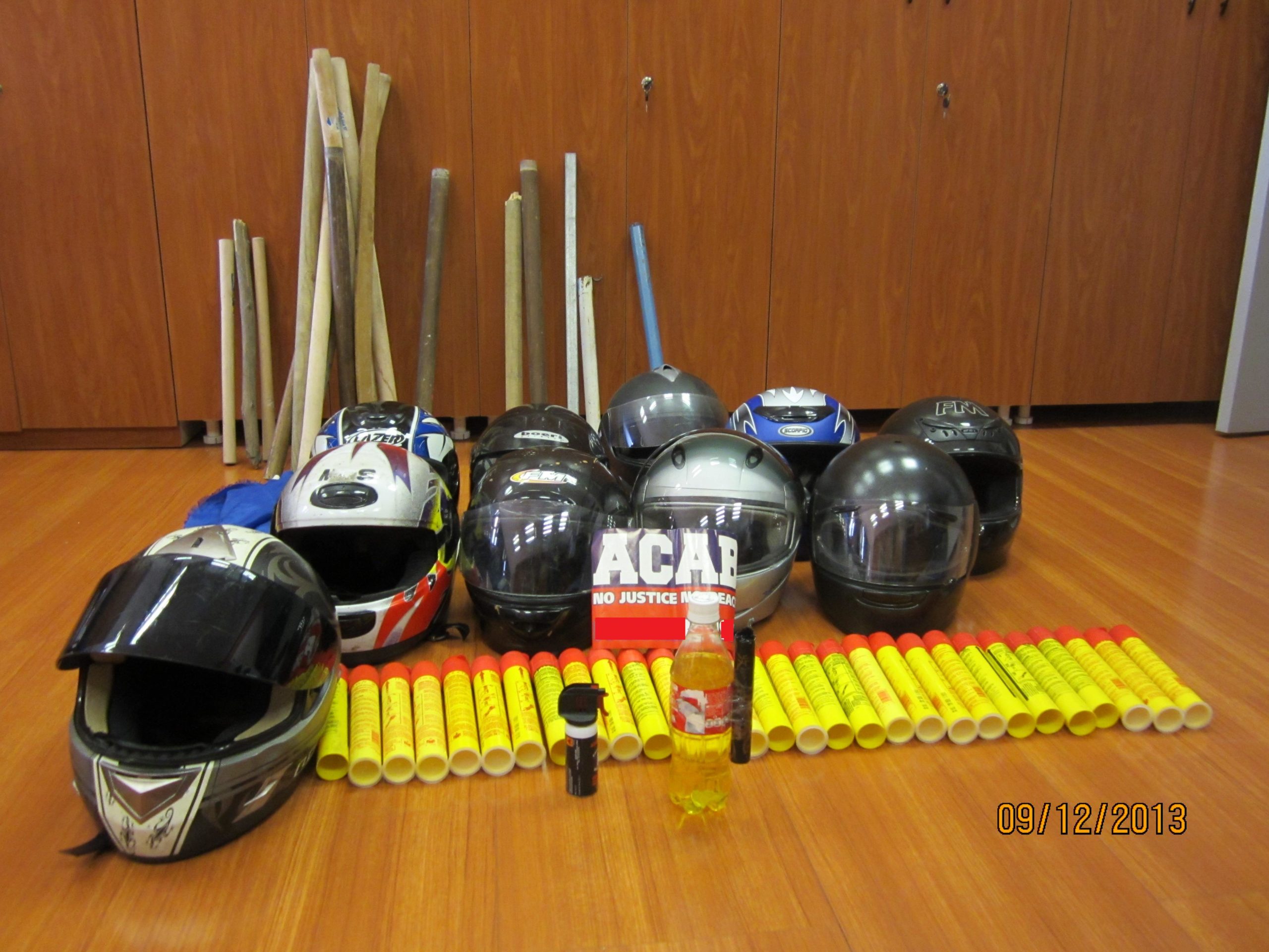 ΦΩΤΟ-Συλλήψεις οπαδών με πολεμοφόδια