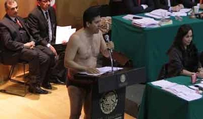 Στριπτίζ μέσα στη Βουλή