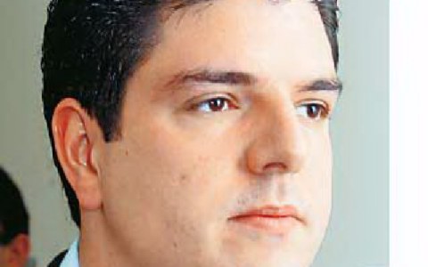 Αυτός είναι ο αντικαταστάτης του Σιούφα