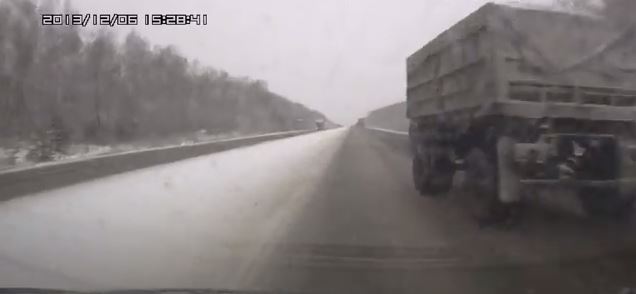 ΒΙΝΤΕΟ-«Ορφανή» καρότσα στον δρόμο