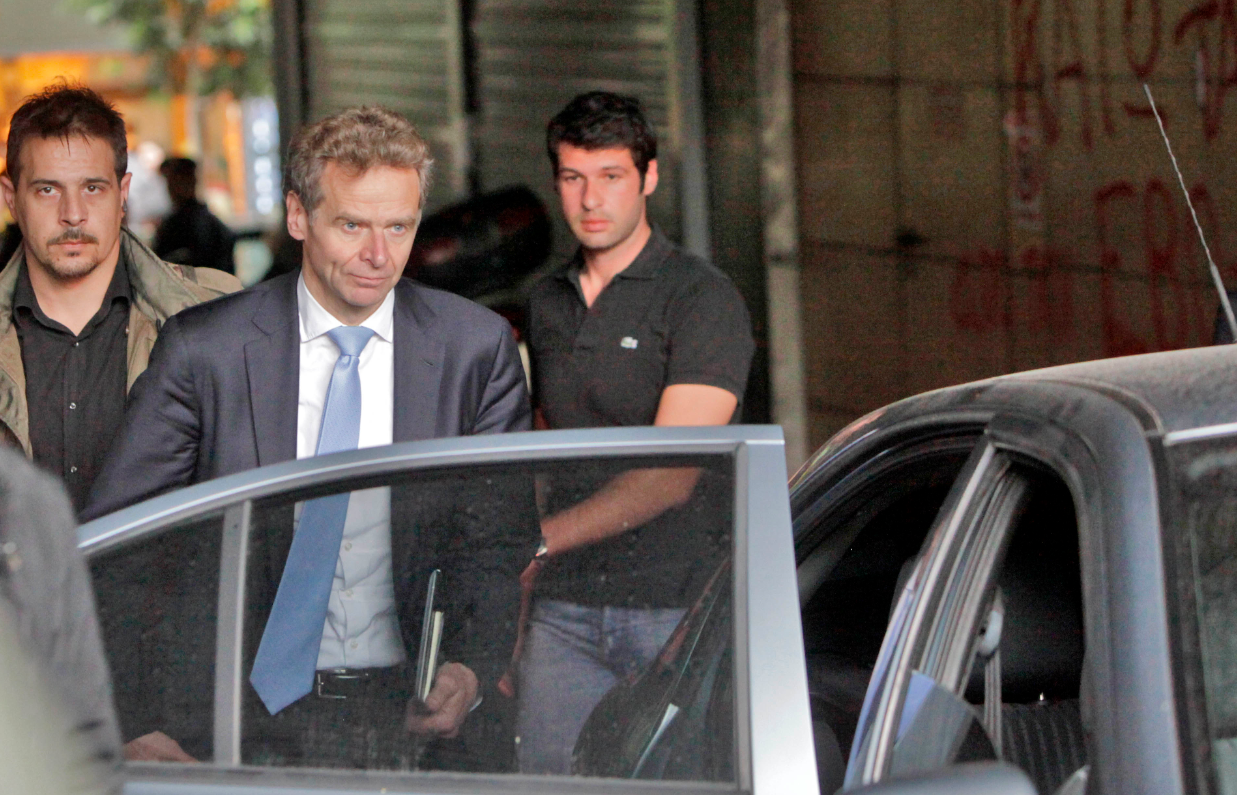 Πέντε καλαμάκια και δύο μπίρες για τον Τόμσεν