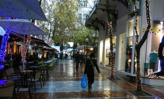 «Λευκή νύχτα» στο κέντρο της Αθήνας