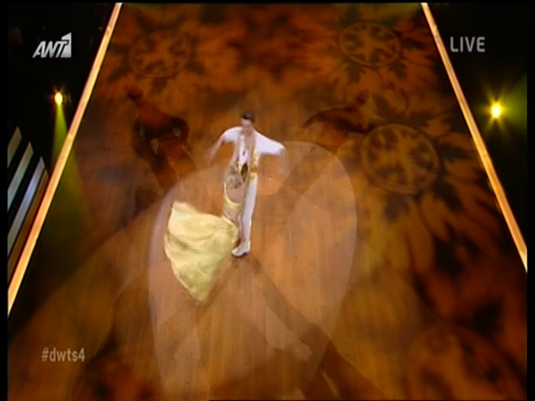 ΦΩΤΟ-Η εμφάνιση της Αραβανή