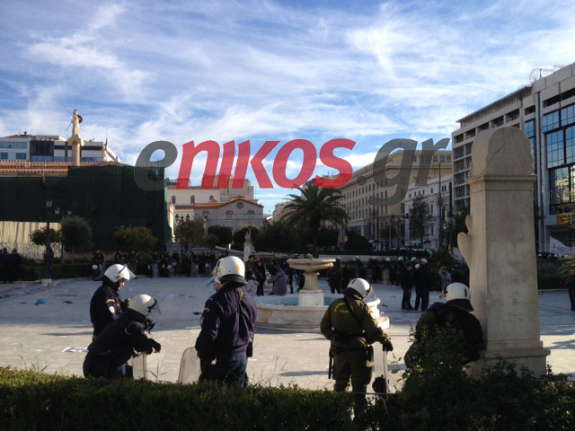 ΦΩΤΟ-ΤΩΡΑ: Αδειάζουν τα προπύλαια