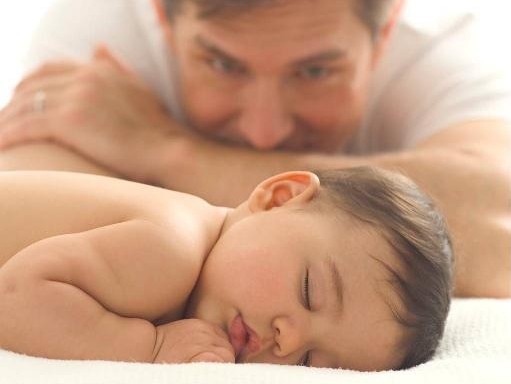 Τι να κάνετε αν το μωρό σας κλαίει το βράδυ