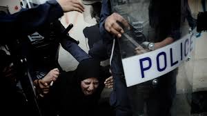 Τραυματισμός αστυνομικών από αυτοσχέδια βόμβα