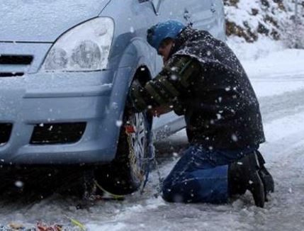 ΒΙΝΤΕΟ-Με αλυσίδες τα ΙΧ στην Πάρνηθα