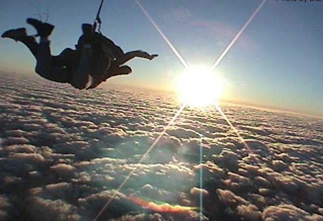 Νεκροί αλεξιπτωτιστές από εναέρια σύγκρουση