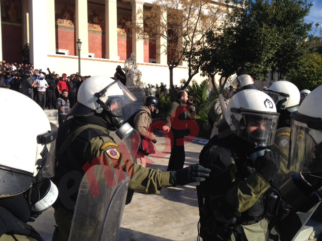 ΦΩΤΟ-Ο Διαμαντόπουλος του ΣΥΡΙΖΑ στην πορεία