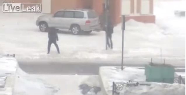 ΒΙΝΤΕΟ-Δύσκολη η ισορροπία στην…παγωνιά