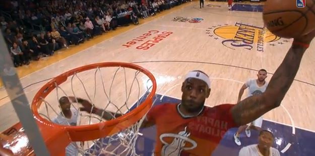 ΒΙΝΤΕΟ-Ο ΛεΜπρόν Τζέιμς στο κάρφωμα της χρονιάς