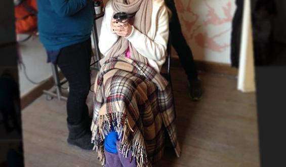 ΦΩΤΟ-Η παρουσιάστρια… κρυώνει