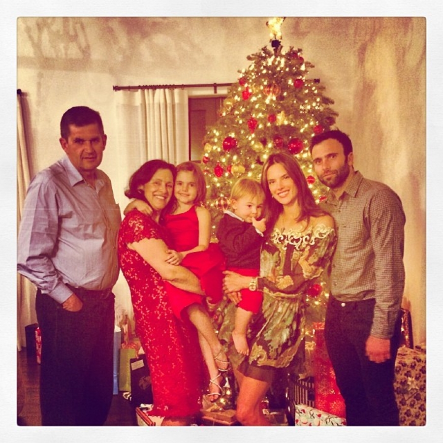 ΦΩΤΟ-Ρεβεγιόν στο σπίτι της Ambrosio