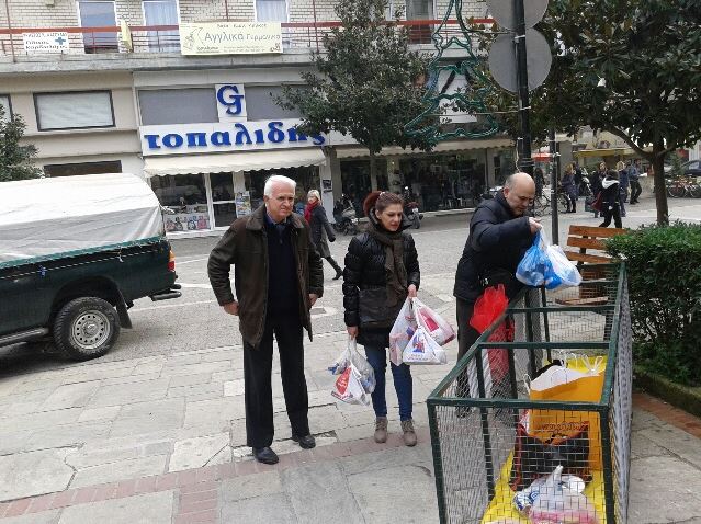 120 «καλάθια αγάπης» στα Τρίκαλα