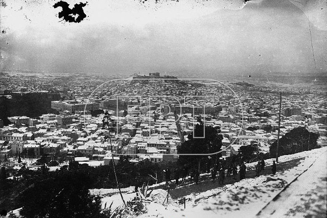 ΦΩΤΟ-Η παλιά Αθήνα χιονισμένη