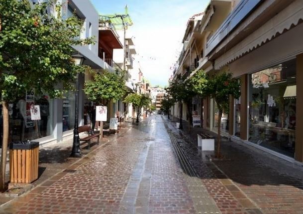 Τα μαγαζιά άνοιξαν, ο κόσμος δεν ψώνισε