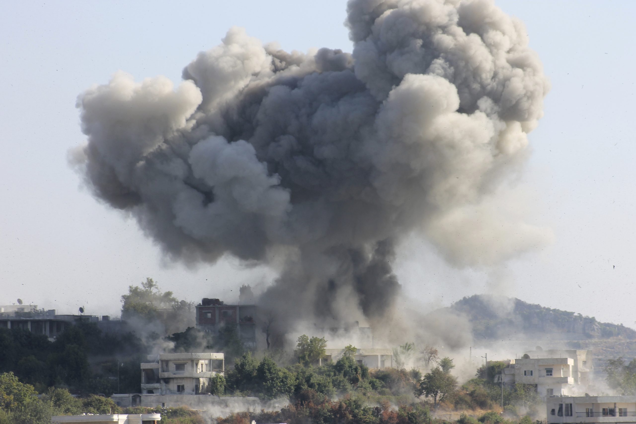 Συρία: 76 νεκροί σε βομβαρδισμούς