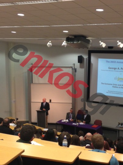 ΒΙΝΤΕΟ-Οι Έλληνες φοιτητές που δεν έπεισε ο Παπανδρέου στο Μάντσεστερ