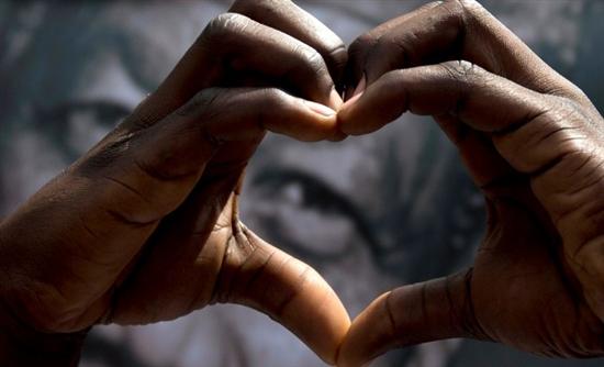 Η σορός του Μαντέλα μεταφέρεται στη γενέτειρά του