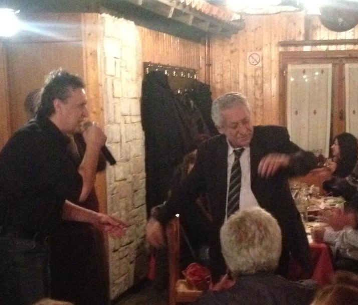 ΦΩΤΟ-Το ζεϊμπέκικο του Κουβέλη