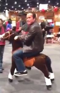 Το πιο περίεργο βίντεο του Schwarzenegger