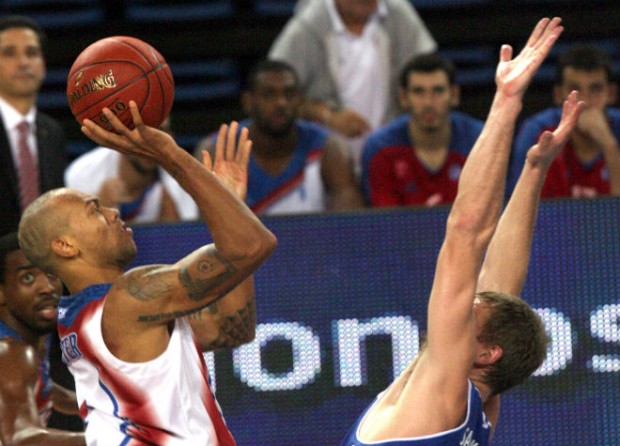 Αγκαλιά με την πρόκριση ο Πανιώνιος